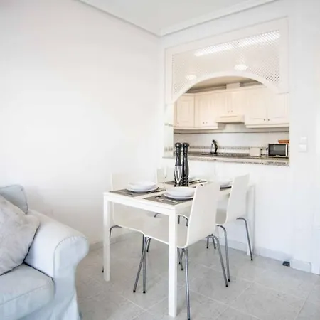 2 Bedroom 2 Bathroom Ground Floor A Short Walk To The 18 Hole Golf Course *