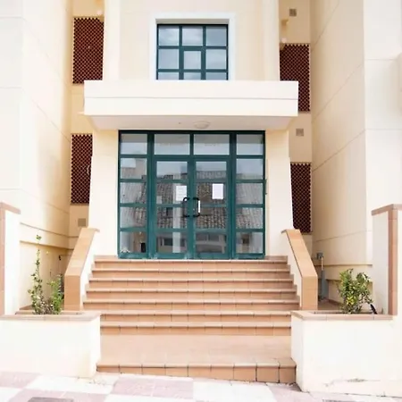 Apartment 2 Bedroom 2 Bathroom Ground Floor A Short Walk To The 18 Hole Golf Course *