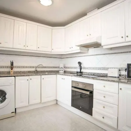 2 Bedroom 2 Bathroom Ground Floor A Short Walk To The 18 Hole Golf Course Apartment *